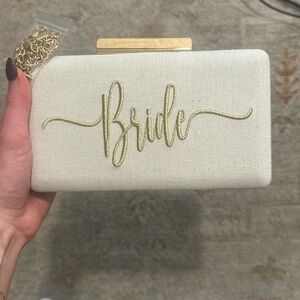 Bride clutch with attachable chain